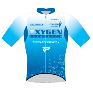 https://www.oxygentriathlon.it/wp-content/uploads/2025/04/294-ciclismo-maglia-replica-foglia-front-draft-2025-300x300.png